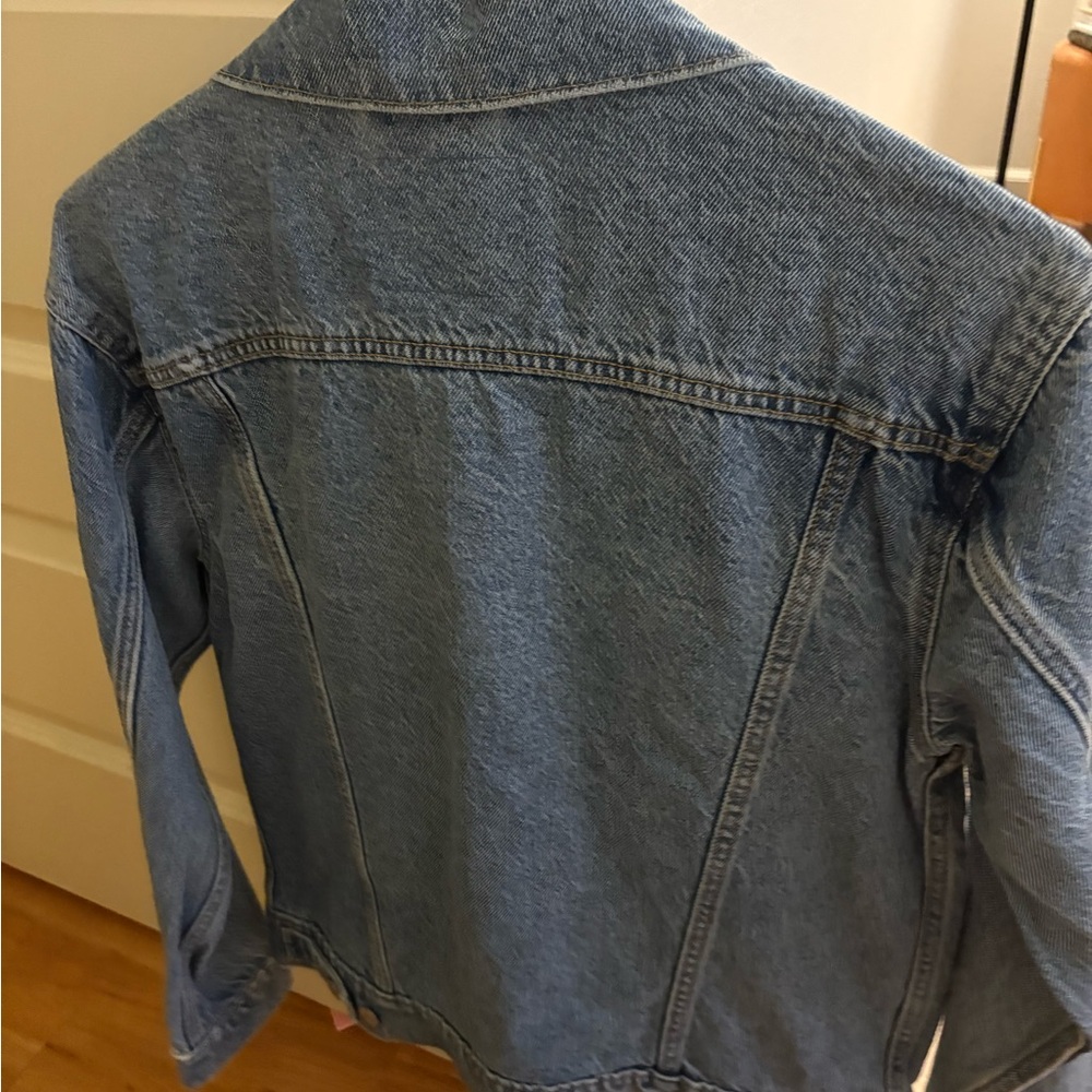 Levi's Classic Blue Jean Jacket 
BRAND NEW W TAGS - Picture 2 of 4